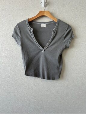 Urban Nation Short Sleeve Notch Henley Crop Top - Gray